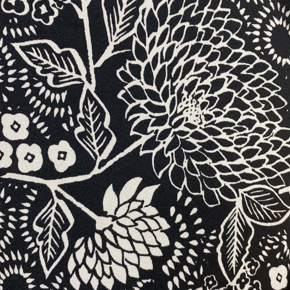 •secret treasures• {b & w} 3/4 Sleeved V-neck Slinky Boho Dahlia Printed Dress - Picture 7 of 13